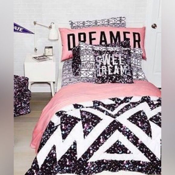 NEW VS PINK GALAXY SWEET DREAMS VINTAGE PILLOW - Picture 2 of 6